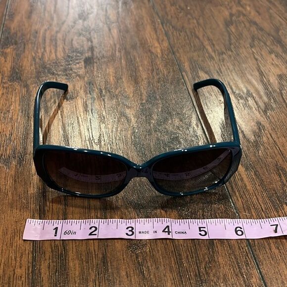 VTG BURBERRY
Oversize Gradient Sunglasses
Gradient Lenses EUC no case unique - Picture 9 of 10